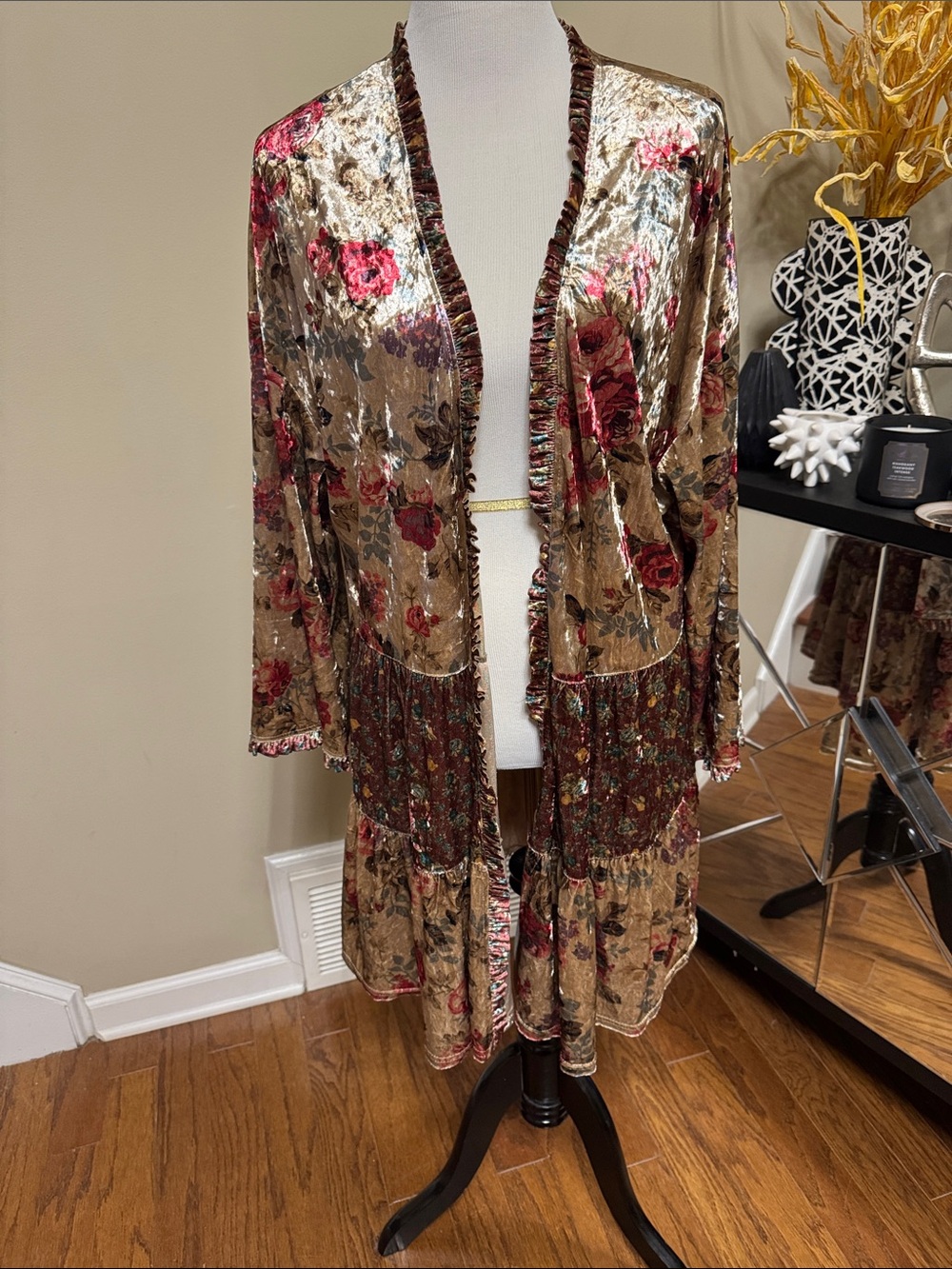 Easel Floral Velvet Open-Front Jacket/Coat/Kimono Size L pre-owned